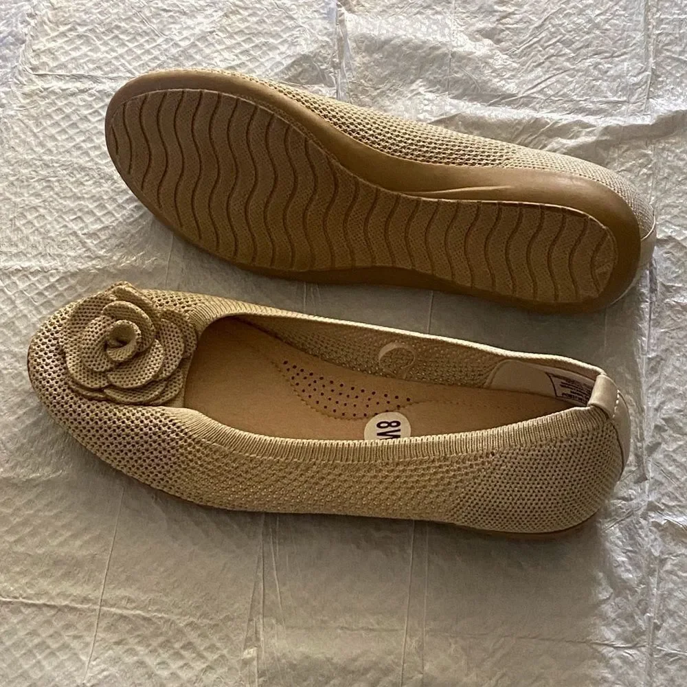 London Fog Women's Beige Floral Flats